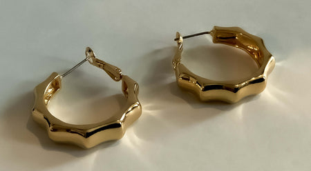 Gold Edged UpGold Edged Up is a perfect addition to your collection of hoops. This pair of gold-edged, pointed hoops are hand polished for an elegant finish. Crafted from high-grade materials, these earrings will add a touch of classic sophistication to a