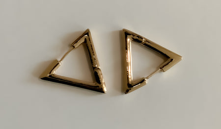 Triangle Gold Clamp EarringsSize: 27mmTriangle Gold Clamp EarringsSize: 27mm$8.15Melÿi’s Beauty