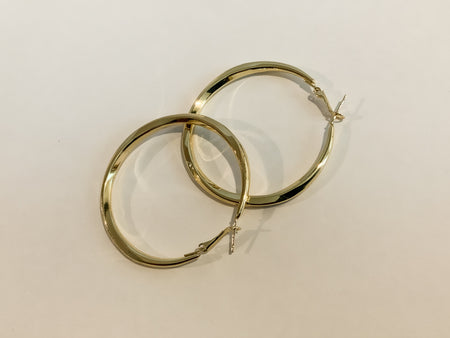 Twist Gold Circleeveryday pop casual lookTwist Gold Circleeveryday pop casual look$7.85Melÿi’s Beauty