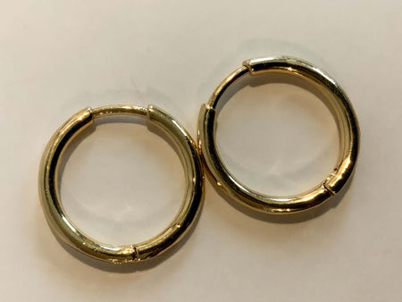 Gold Ear CuffSize: 16mmGold Ear CuffSize: 16mm$5.25Melÿi’s Beauty
